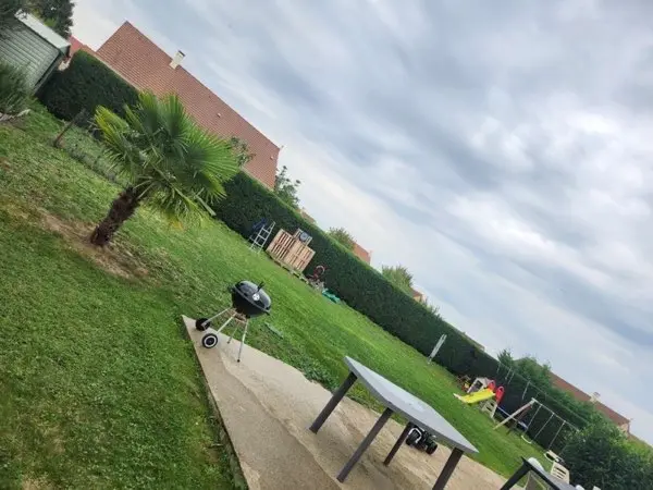 Jardin complet avec pelouse et haies près de Ballancourt-sur-Essonne